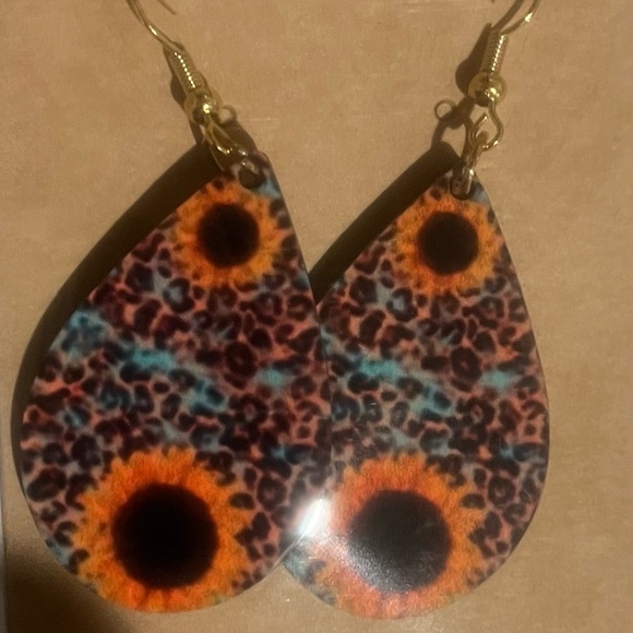 Earrings - Picture 1 of 1